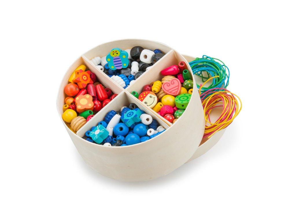 New Classic Toys Wooden Lacing Beads, Ξύλινες Χάντρες με Κορδόνια 36m+, 260g