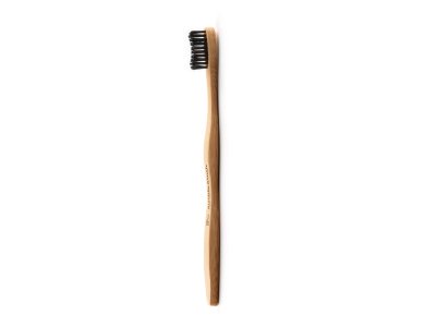 The Humble Co. Brush Adult Charcoal Black Soft, Οδοντόβουρτσα από Μπαμπού Ενηλίκων Εμποτισμένη με Ενεργό Άνθρακα Μαλακή, 1τμχ